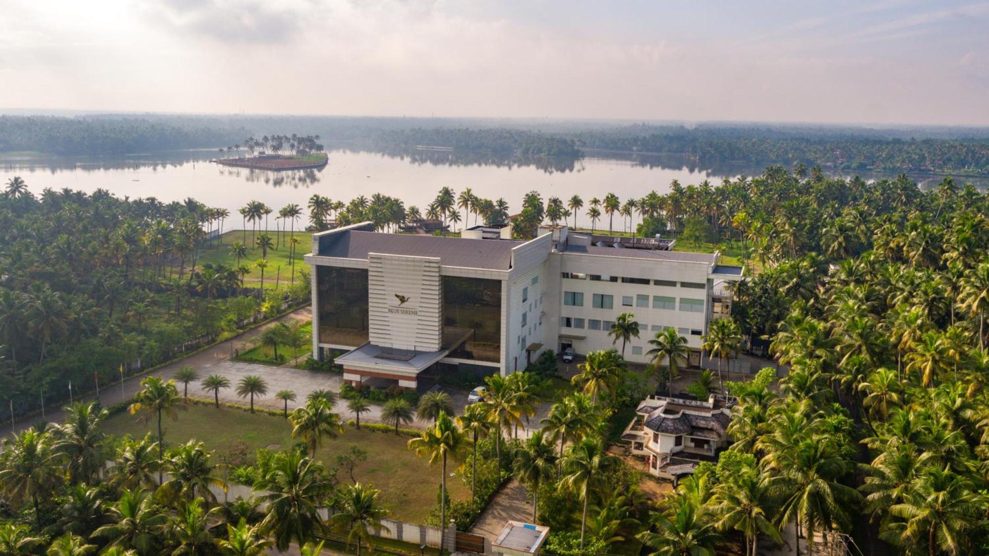 Blue Serene Resort Гуруваюр Экстерьер фото